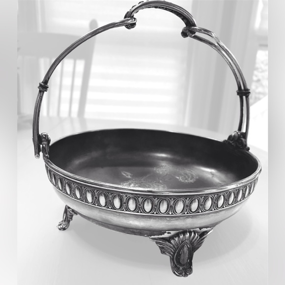 Antique Meriden Britannia Ornate Silver-plate Wedding Basket With Floral Motif - Picture 3 of 15